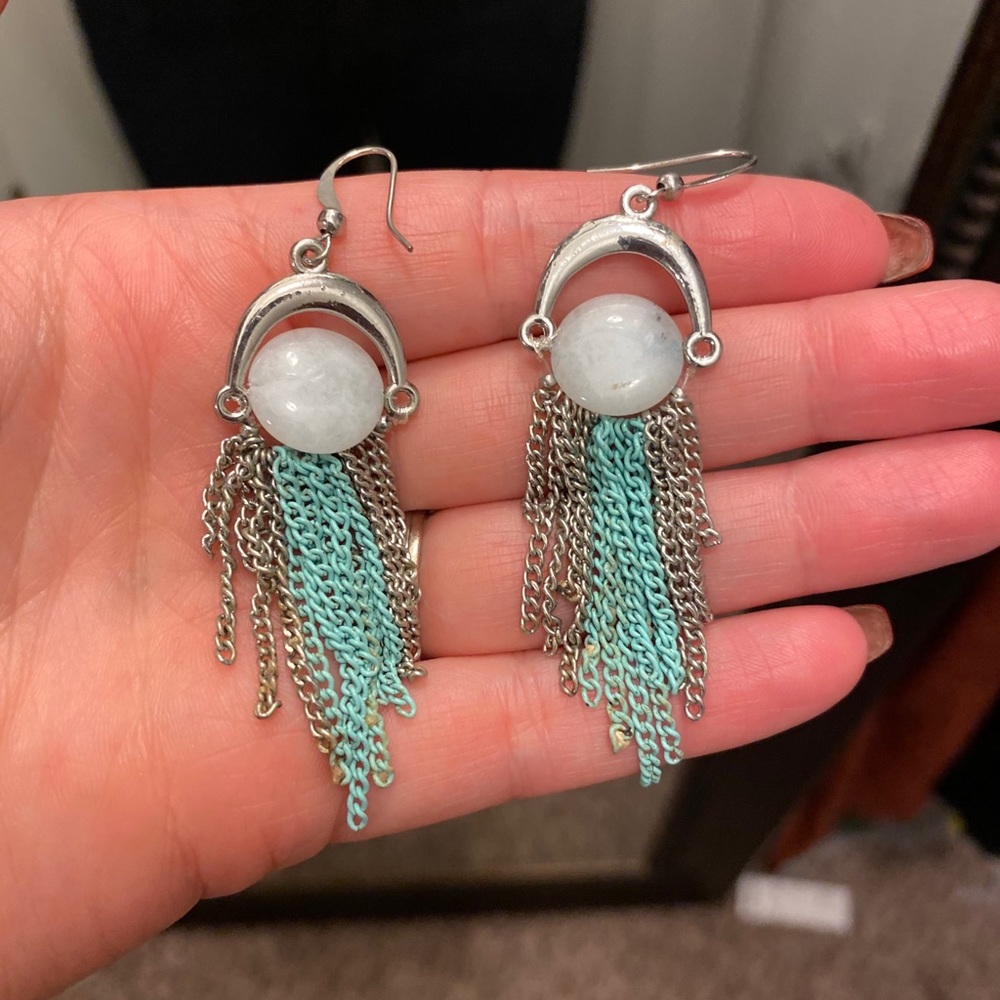 Blue chain dangling earrings with rotating jewel